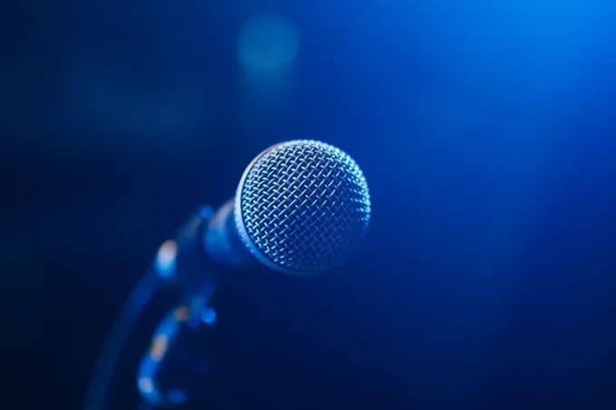 Stand-up «Слушаем, но не осуждаем»
